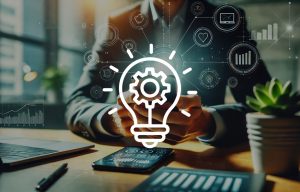 imagen de persona trabajando en ambiente digital, sobre la imagen un ícono de una lamparita con un engranaje dentro